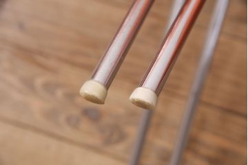 ヴィンテージ家具　北欧ビンテージ　スウェーデン　OVERMAN社製　鮮やかなオレンジカラーが空間のアクセントになるポリプロップスチェア2脚セット(スタッキングチェア、会議用チェア、オフィスチェア、ビンテージ)(R-051250)