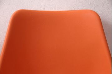 ヴィンテージ家具　北欧ビンテージ　スウェーデン　OVERMAN社製　鮮やかなオレンジカラーが空間のアクセントになるポリプロップスチェア2脚セット(スタッキングチェア、会議用チェア、オフィスチェア、ビンテージ)(R-051250)