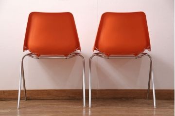 ヴィンテージ家具　北欧ビンテージ　スウェーデン　OVERMAN社製　鮮やかなオレンジカラーが空間のアクセントになるポリプロップスチェア2脚セット(スタッキングチェア、会議用チェア、オフィスチェア、ビンテージ)(R-051250)