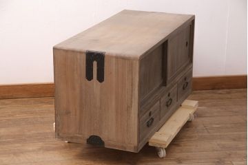 アンティーク家具　昭和中期　経年により味を増した渋い色合いが魅力の桐箪笥テレビ台(テレビボード、ローボード、リビングボード、収納棚)(R-051251)