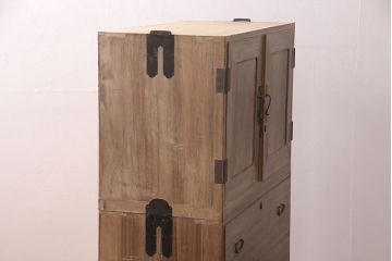 アンティーク家具　衣装盆付き　観音開き戸　渋さと上品さを兼ね備えた二段重ね桐箪笥(チェスト、引き出し、サイドチェスト、着物箪笥、桐たんす)(R-051252)