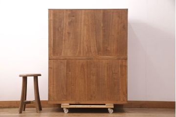 アンティーク家具　衣装盆付き　観音開き戸　渋さと上品さを兼ね備えた二段重ね桐箪笥(チェスト、引き出し、サイドチェスト、着物箪笥、桐たんす)(R-051252)