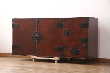 中古　民芸家具　岩谷堂箪笥　天板・脚(台輪)付きリメイク　和の趣あふれる現代のお部屋にぴったりの衣装盆付きサイドボード(ローボード、着物箪笥、収納棚、テレビ台)(R-051255)