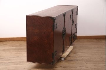 中古　民芸家具　岩谷堂箪笥　天板・脚(台輪)付きリメイク　和の趣あふれる現代のお部屋にぴったりの衣装盆付きサイドボード(ローボード、着物箪笥、収納棚、テレビ台)(R-051255)