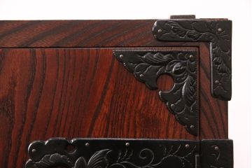 中古　民芸家具　岩谷堂箪笥　天板・脚(台輪)付きリメイク　和の趣あふれる現代のお部屋にぴったりの衣装盆付きサイドボード(ローボード、着物箪笥、収納棚、テレビ台)(R-051255)