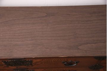 中古　岩谷堂箪笥　天板を付けてリメイク!迫力のある杢目が目を引くローボード(引き出し、サイドチェスト、ローチェスト、収納箪笥)(R-051256)