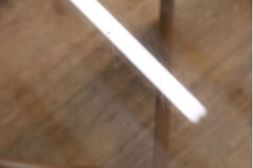 ヴィンテージ　G-PLAN(ジープラン)　北欧家具　脚のデザインがおしゃれ!空間のアクセントになるガラストップラウンドテーブル(センターテーブル、コーヒーテーブル、サイドテーブル、ビンテージ)(R-051257)
