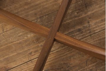 ヴィンテージ　G-PLAN(ジープラン)　北欧家具　脚のデザインがおしゃれ!空間のアクセントになるガラストップラウンドテーブル(センターテーブル、コーヒーテーブル、サイドテーブル、ビンテージ)(R-051257)