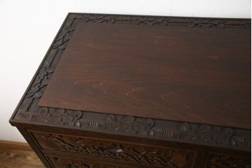 中古　美品　伝統工芸　軽井沢彫り　満開に咲き誇る桜の彫りが華やかなチェスト(引き出し、箪笥、タンス)(R-051259)