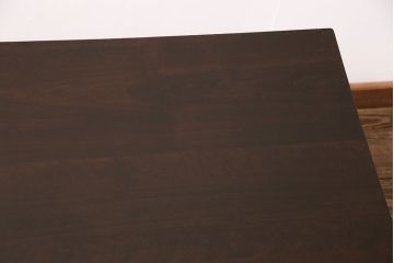 ヴィンテージ家具　松本民芸家具　深みのある色合いとシンプルなデザインがモダンな空間を演出するダイニングテーブル(2人掛け、作業台、ビンテージ)(R-051263)
