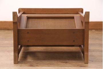 ビンテージ家具　オールドマルニ　maruni(マルニ木工)　地中海シリーズ　涼しげな印象が魅力のマガジンラック付きサイドテーブル(マガジン卓、本立て、ヴィンテージ)(R-051266)