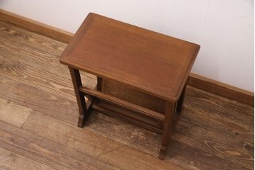 ビンテージ家具　オールドマルニ　maruni(マルニ木工)　地中海シリーズ　涼しげな印象が魅力のマガジンラック付きサイドテーブル(マガジン卓、本立て、ヴィンテージ)(R-051266)