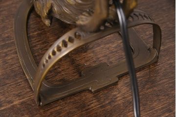 ヴィンテージ照明　ブロンズ製　ステンドグラスと猫のデザインが魅惑的な雰囲気を醸し出すスタンドライト(デスクスタンド、卓上照明、ビンテージ)(R-051268)