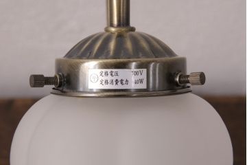 中古　可憐な佇まいがお洒落な空間づくりに活躍するテーブルランプ(テーブルスタンド、照明、スタンドライト)(R-051269)