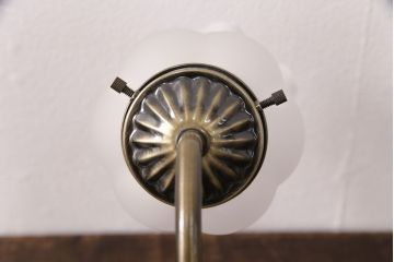 中古　可憐な佇まいがお洒落な空間づくりに活躍するテーブルランプ(テーブルスタンド、照明、スタンドライト)(R-051269)