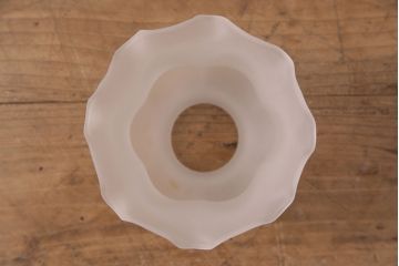 中古　可憐な佇まいがお洒落な空間づくりに活躍するテーブルランプ(テーブルスタンド、照明、スタンドライト)(R-051269)