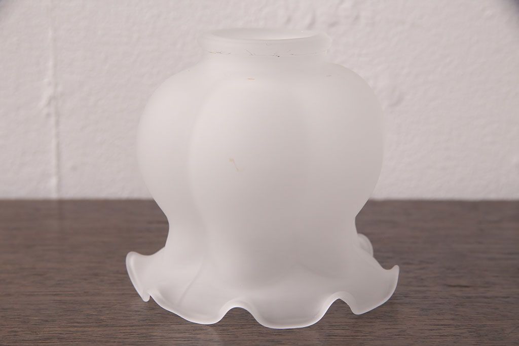 中古　可憐な佇まいがお洒落な空間づくりに活躍するテーブルランプ(テーブルスタンド、照明、スタンドライト)(R-051269)