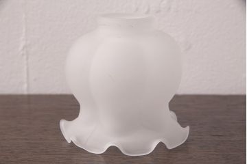 中古　可憐な佇まいがお洒落な空間づくりに活躍するテーブルランプ(テーブルスタンド、照明、スタンドライト)(R-051269)