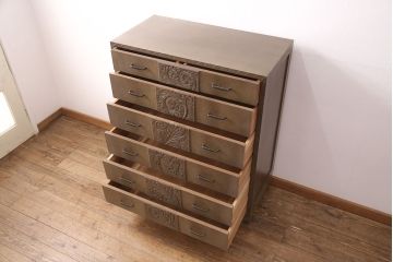 ビンテージ家具　京都産　神戸洋家具　ペイント仕上げ限定　連なった彫が見事!まるで美術品のようなチェスト(引き出し、衣装タンス、ヴィンテージ)(R-051273)