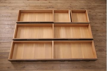 ビンテージ家具　京都産　神戸洋家具　ペイント仕上げ限定　連なった彫が見事!まるで美術品のようなチェスト(引き出し、衣装タンス、ヴィンテージ)(R-051273)