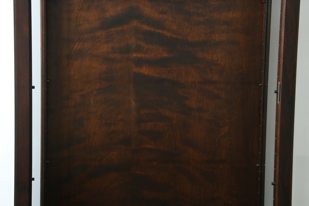 中古　希少な廃盤品!!　北海道民芸家具　OM158　落ち着きのある上品な空間づくりにおすすめの飾り棚　(R-051274)