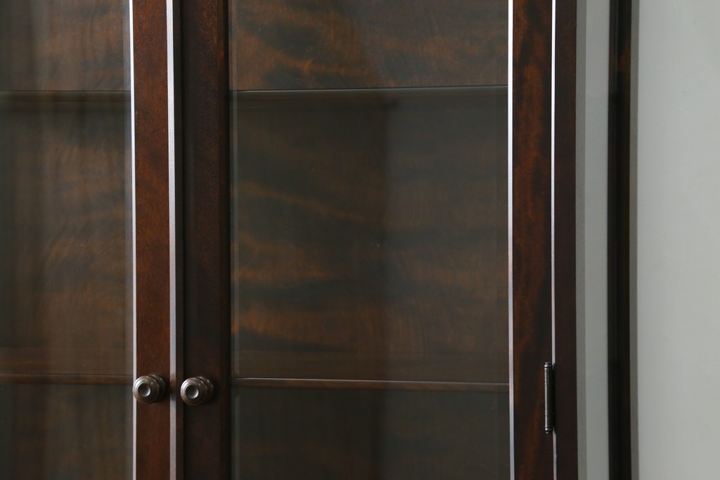 中古　希少な廃盤品!!　北海道民芸家具　OM158　落ち着きのある上品な空間づくりにおすすめの飾り棚　(R-051274)