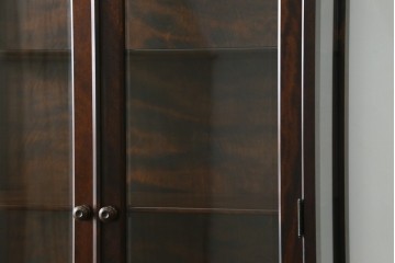 中古　希少な廃盤品!!　北海道民芸家具　OM158　落ち着きのある上品な空間づくりにおすすめの飾り棚　(R-051274)