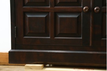 中古　希少な廃盤品!!　北海道民芸家具　OM158　落ち着きのある上品な空間づくりにおすすめの飾り棚　(R-051274)