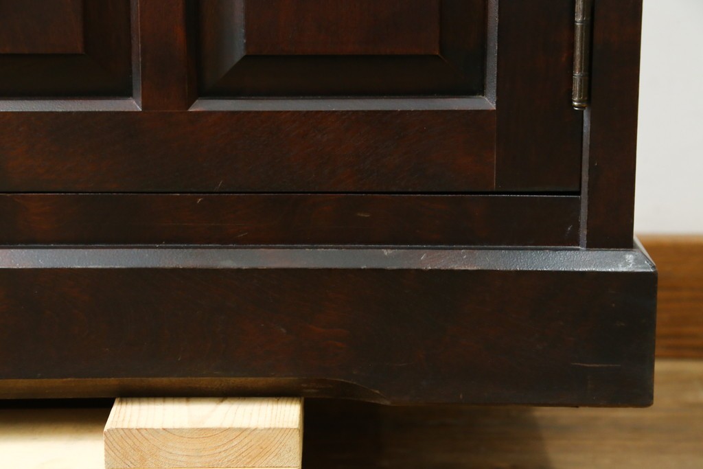 中古　希少な廃盤品!!　北海道民芸家具　OM158　落ち着きのある上品な空間づくりにおすすめの飾り棚　(R-051274)