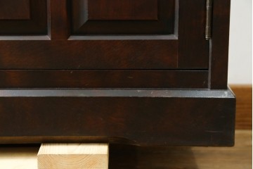 中古　希少な廃盤品!!　北海道民芸家具　OM158　落ち着きのある上品な空間づくりにおすすめの飾り棚　(R-051274)