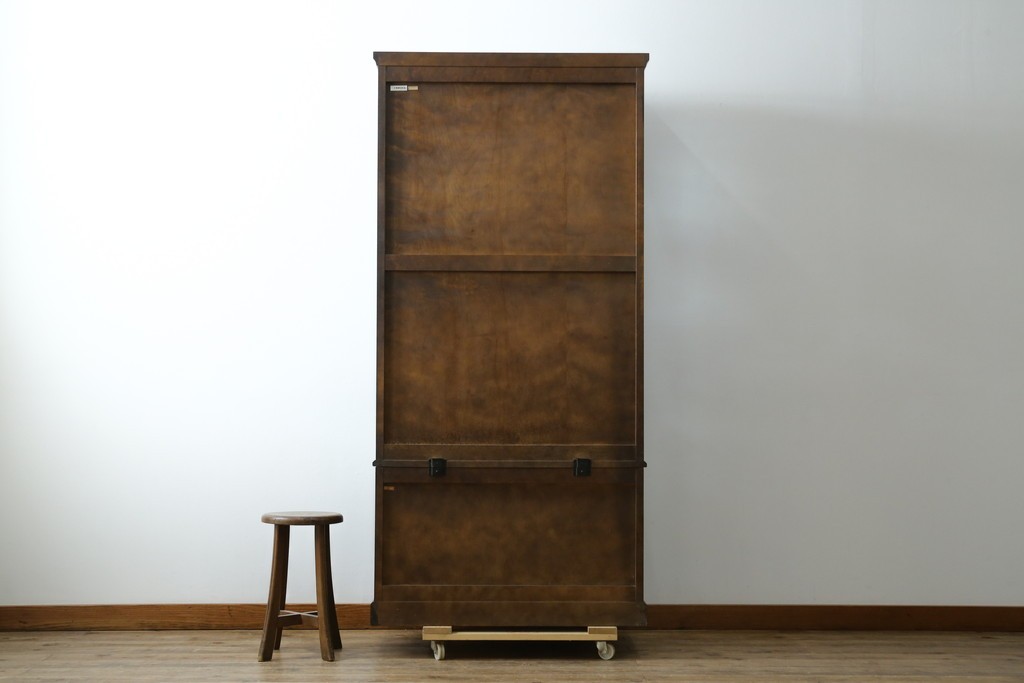 中古　希少な廃盤品!!　北海道民芸家具　OM158　落ち着きのある上品な空間づくりにおすすめの飾り棚　(R-051274)