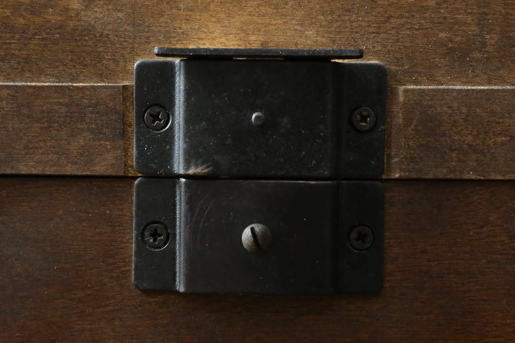 中古　希少な廃盤品!!　北海道民芸家具　OM158　落ち着きのある上品な空間づくりにおすすめの飾り棚　(R-051274)