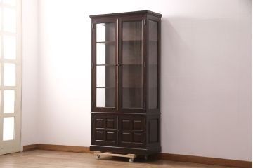 中古　希少な廃盤品!!　北海道民芸家具　OM158　落ち着きのある上品な空間づくりにおすすめの飾り棚(収納棚、戸棚、キャビネット、陳列棚、店舗什器)(R-051274)