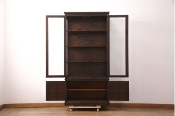 中古　希少な廃盤品!!　北海道民芸家具　OM158　落ち着きのある上品な空間づくりにおすすめの飾り棚(収納棚、戸棚、キャビネット、陳列棚、店舗什器)(R-051274)