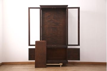 中古　希少な廃盤品!!　北海道民芸家具　OM158　落ち着きのある上品な空間づくりにおすすめの飾り棚(収納棚、戸棚、キャビネット、陳列棚、店舗什器)(R-051274)
