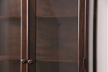 中古　希少な廃盤品!!　北海道民芸家具　OM158　落ち着きのある上品な空間づくりにおすすめの飾り棚(収納棚、戸棚、キャビネット、陳列棚、店舗什器)(R-051274)