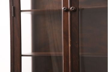 中古　希少な廃盤品!!　北海道民芸家具　OM158　落ち着きのある上品な空間づくりにおすすめの飾り棚(収納棚、戸棚、キャビネット、陳列棚、店舗什器)(R-051274)
