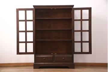 中古　北海道民芸家具　上質なつくりとクラシカルな佇まいが素敵な本箱(ブックケース、収納棚、サイドキャビネット、飾り棚)(R-051276)