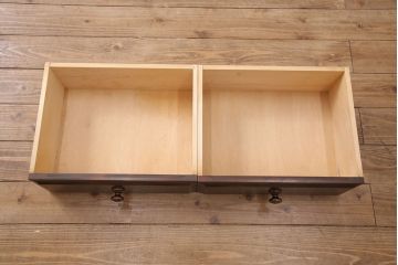 中古　北海道民芸家具　上質なつくりとクラシカルな佇まいが素敵な本箱(ブックケース、収納棚、サイドキャビネット、飾り棚)(R-051276)