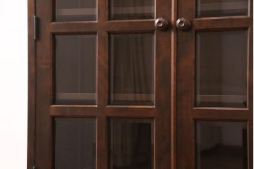 中古　北海道民芸家具　上質なつくりとクラシカルな佇まいが素敵な本箱(ブックケース、収納棚、サイドキャビネット、飾り棚)(R-051276)