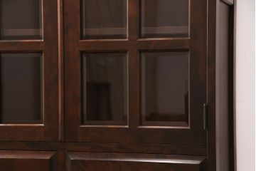 中古　北海道民芸家具　上質なつくりとクラシカルな佇まいが素敵な本箱(ブックケース、収納棚、サイドキャビネット、飾り棚)(R-051276)