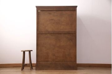 中古　北海道民芸家具　上質なつくりとクラシカルな佇まいが素敵な本箱(ブックケース、収納棚、サイドキャビネット、飾り棚)(R-051276)