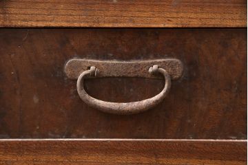 アンティーク家具　昭和初期　前面ケヤキ材　木の温もりそのままに、和の趣あふれる関東水屋箪笥(重ね箪笥、収納棚、食器棚、戸棚、キャビネット)(R-051280)