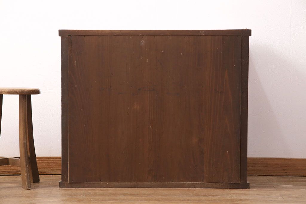 アンティーク家具　昭和初期　前面ケヤキ材　木の温もりそのままに、和の趣あふれる収納棚(関東水屋箪笥、戸棚、サイドキャビネット、サイドボード)(R-051281)