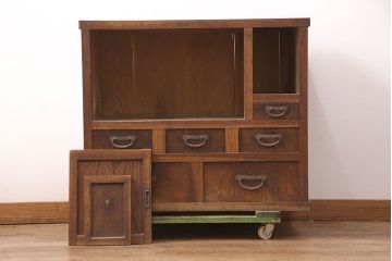 アンティーク家具　昭和初期　前面ケヤキ材　木の温もりそのままに、和の趣あふれる収納棚(関東水屋箪笥、戸棚、サイドボード、サイドキャビネット)(R-051282)