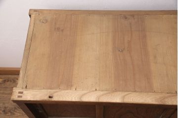 アンティーク家具　昭和初期　前面ケヤキ材　木の温もりそのままに、和の趣あふれる収納棚(関東水屋箪笥、戸棚、サイドボード、サイドキャビネット)(R-051282)
