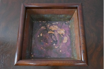 中古　民芸家具　美しい杢目と上品な金具が魅力の角火鉢(関西火鉢)(R-051284)