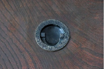 中古　民芸家具　美しい杢目と上品な金具が魅力の角火鉢(関西火鉢)(R-051284)