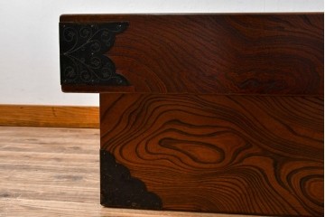 中古　民芸家具　美しい杢目と上品な金具が魅力の角火鉢(関西火鉢)(R-051284)