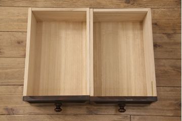 中古　北海道民芸家具　クラシカルな雰囲気が魅力!落ち着きのある空間づくりにおすすめのサイドボード(サイドキャビネット、リビングボード、収納棚)(R-051285)